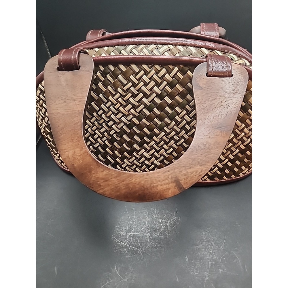 Vintage Rattan Purse With Wooden Handles 7" Tall X 11.5" Across - Picture 9 of 12
